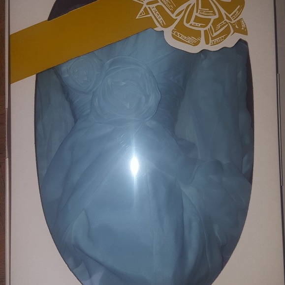 Wedding gown - Picture 8 of 8